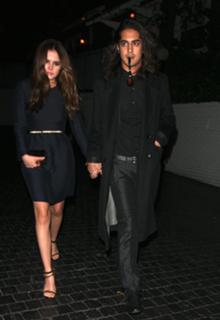 Zoey Deutch feet photo thumbnail