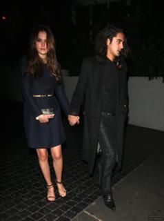 Zoey Deutch feet photo thumbnail