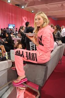 Elsa Hosk feet photo thumbnail