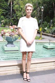 Charlize Theron feet photo thumbnail