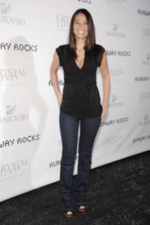 Olivia Munn feet photo thumbnail