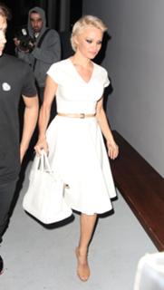 Pamela Anderson feet photo thumbnail