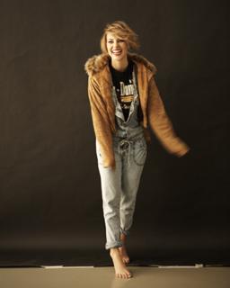 Paolla Oliveira feet photo thumbnail