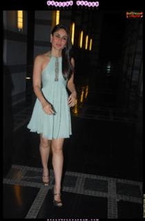 Kareena Kapoor feet photo thumbnail