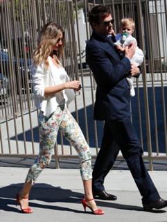 Gisele Bündchen feet photo thumbnail