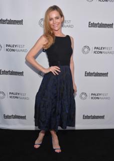 Leslie Mann feet photo thumbnail