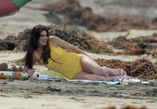 Ashley Greene feet photo thumbnail