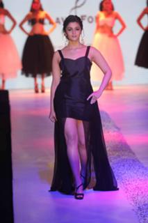 Alia Bhatt feet photo thumbnail