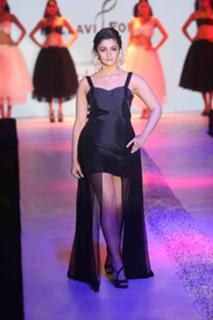 Alia Bhatt feet photo thumbnail