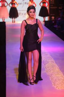 Alia Bhatt feet photo thumbnail