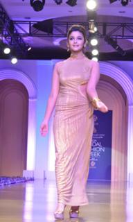 Alia Bhatt feet photo thumbnail