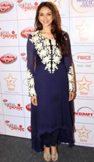 Aditi Rao Hydari feet photo thumbnail