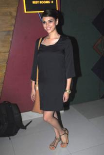 Aditi Rao Hydari feet photo thumbnail