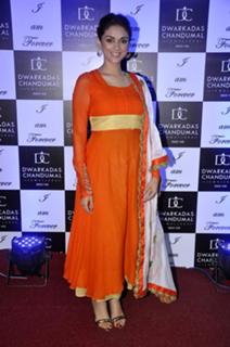 Aditi Rao Hydari feet photo thumbnail