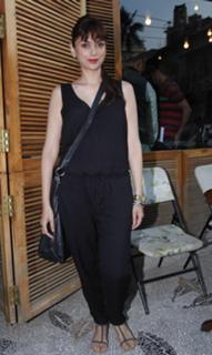Aditi Rao Hydari feet photo thumbnail