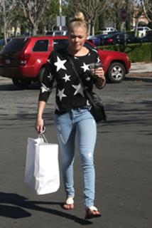 LeAnn Rimes feet photo thumbnail