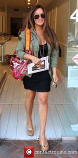 Tia Carrere feet photo thumbnail