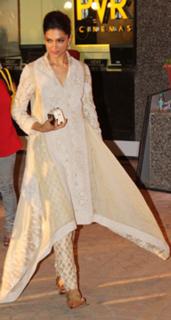 Deepika Padukone feet photo thumbnail