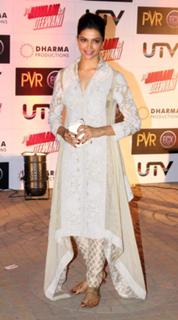 Deepika Padukone feet photo thumbnail