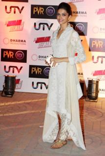 Deepika Padukone feet photo thumbnail