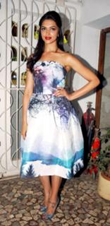 Deepika Padukone feet photo thumbnail