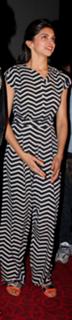 Deepika Padukone feet photo thumbnail