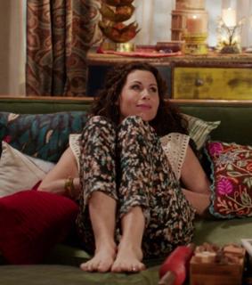Minnie Driver feet photo thumbnail