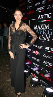 Anushka Sharma feet photo thumbnail