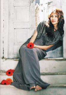 Anushka Sharma feet photo thumbnail