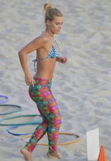 Carolina Dieckmann feet photo thumbnail