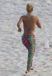 Carolina Dieckmann feet photo thumbnail