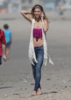 AnnaLynne McCord feet photo thumbnail