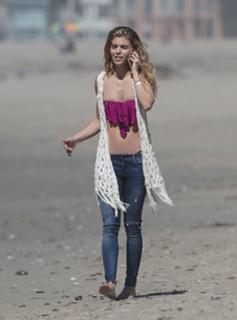 AnnaLynne McCord feet photo thumbnail