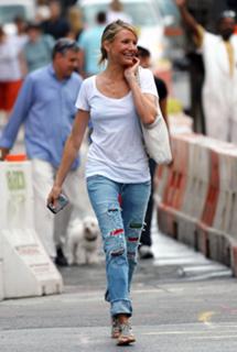 Cameron Diaz feet photo thumbnail