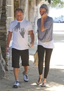 Cameron Diaz feet photo thumbnail