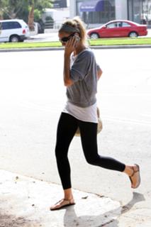 Cameron Diaz feet photo thumbnail