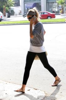 Cameron Diaz feet photo thumbnail