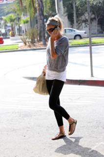 Cameron Diaz feet photo thumbnail