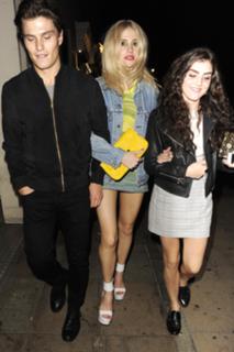 Pixie Lott feet photo thumbnail