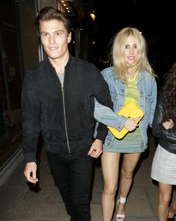 Pixie Lott feet photo thumbnail