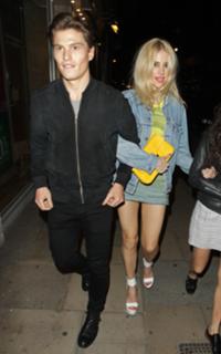 Pixie Lott feet photo thumbnail