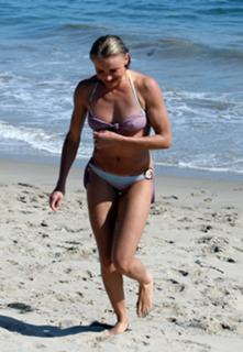 Cameron Diaz feet photo thumbnail
