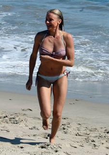 Cameron Diaz feet photo thumbnail
