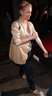 Cameron Diaz feet photo thumbnail