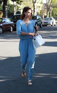 Jessica Alba feet photo thumbnail