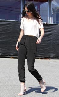 Kendall Jenner feet photo thumbnail