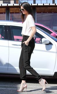 Kendall Jenner feet photo thumbnail