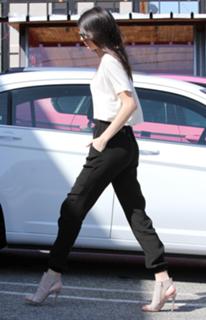 Kendall Jenner feet photo thumbnail