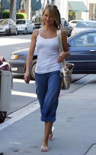 Cameron Diaz feet photo thumbnail