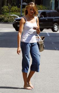 Cameron Diaz feet photo thumbnail